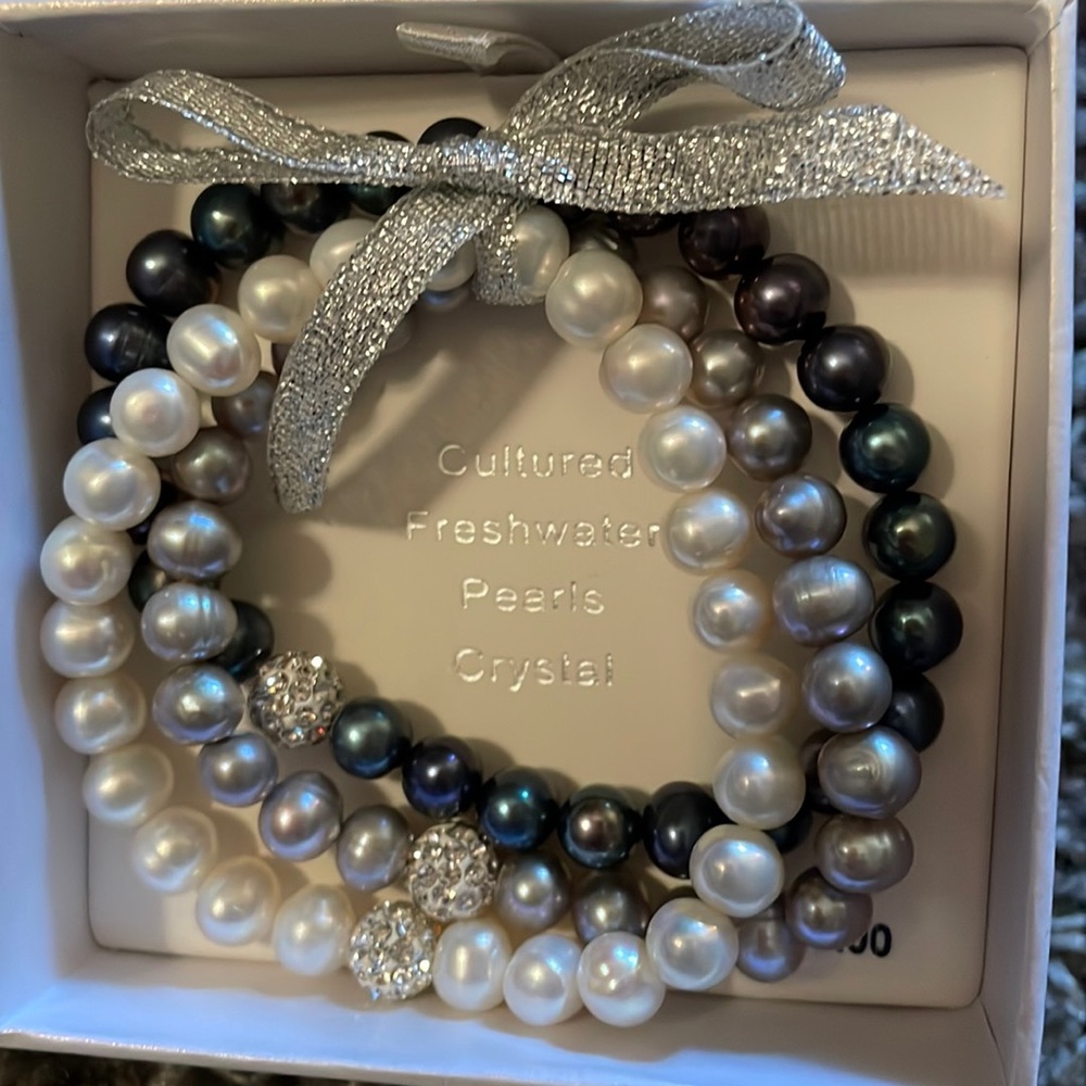 Dyed Cultured Pearl & Crystal Stretch Brac…